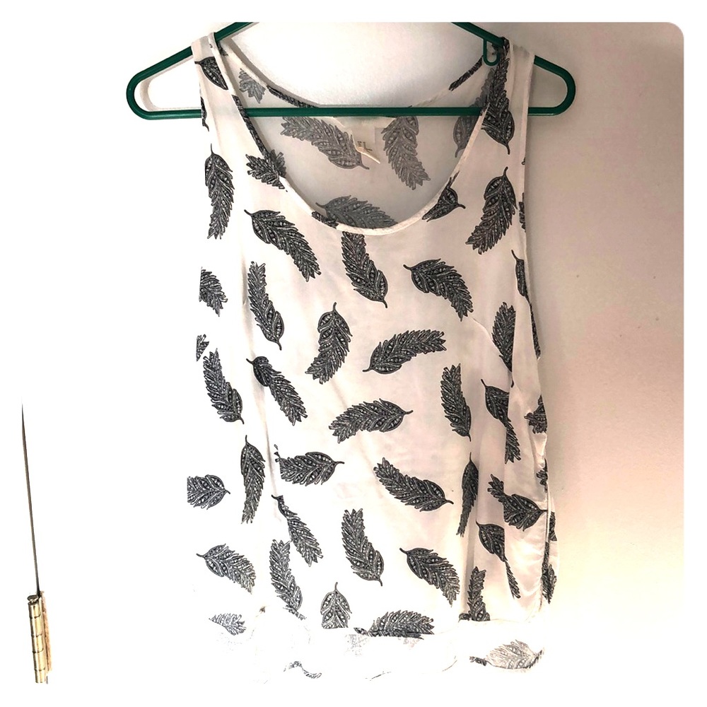 Black and white feather tank from H&M size 12